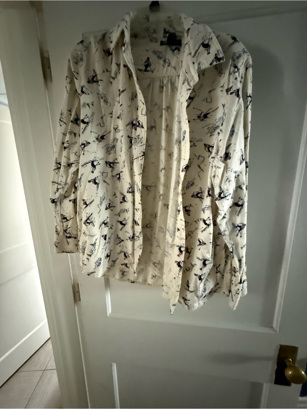 Cream ski scene Button-Up Women’s Shirt